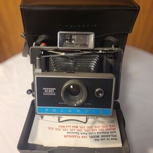 Vintage Polaroid Camera w/ Flash